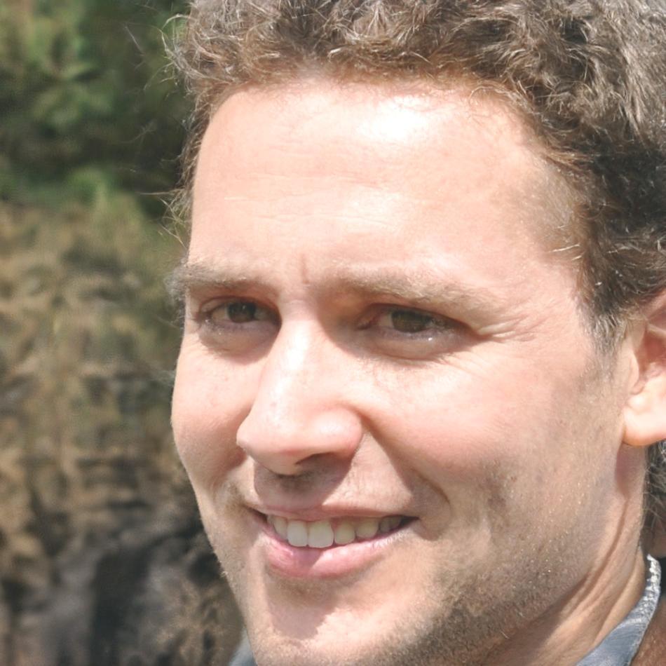 Dr. Antoine Moreau, psychologue spécialisé en développement familial